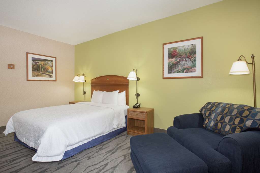Baymont By Wyndham Thornton Hotel Szoba fotó