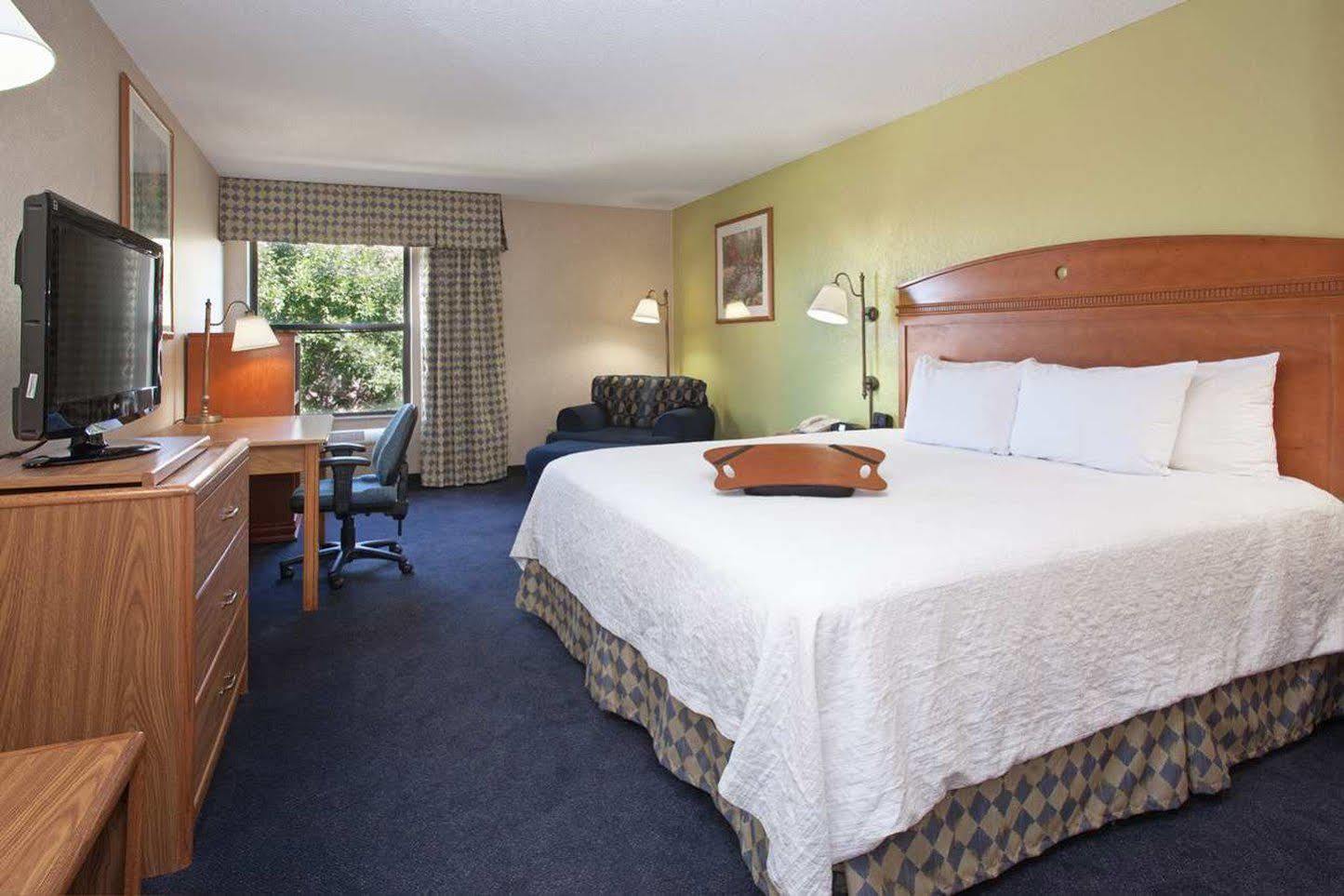 Baymont By Wyndham Thornton Hotel Kültér fotó