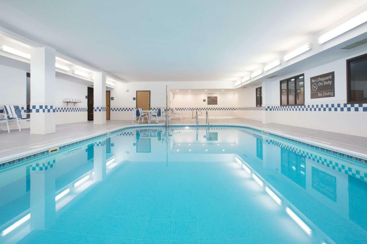 Baymont By Wyndham Thornton Hotel Kültér fotó
