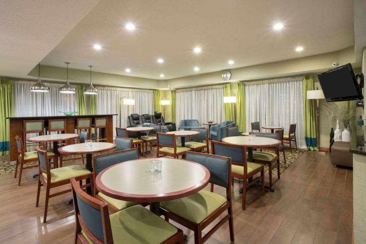 Baymont By Wyndham Thornton Hotel Kültér fotó